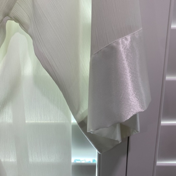 VINTAGE GOLD LABEL VICTORIAS SECRET sheer cream robe - Picture 3 of 6